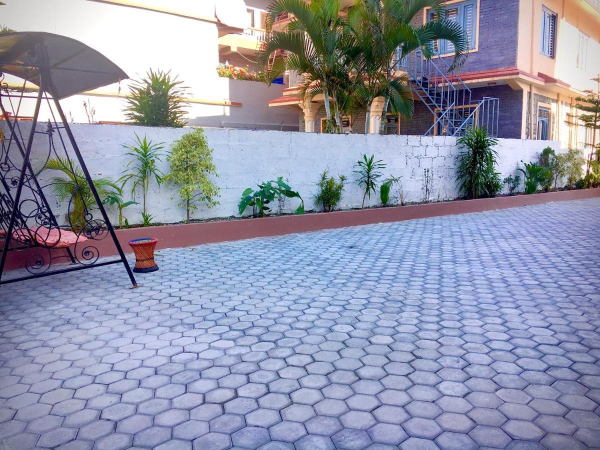 Hotel Buttercup Pokhara Exterior photo