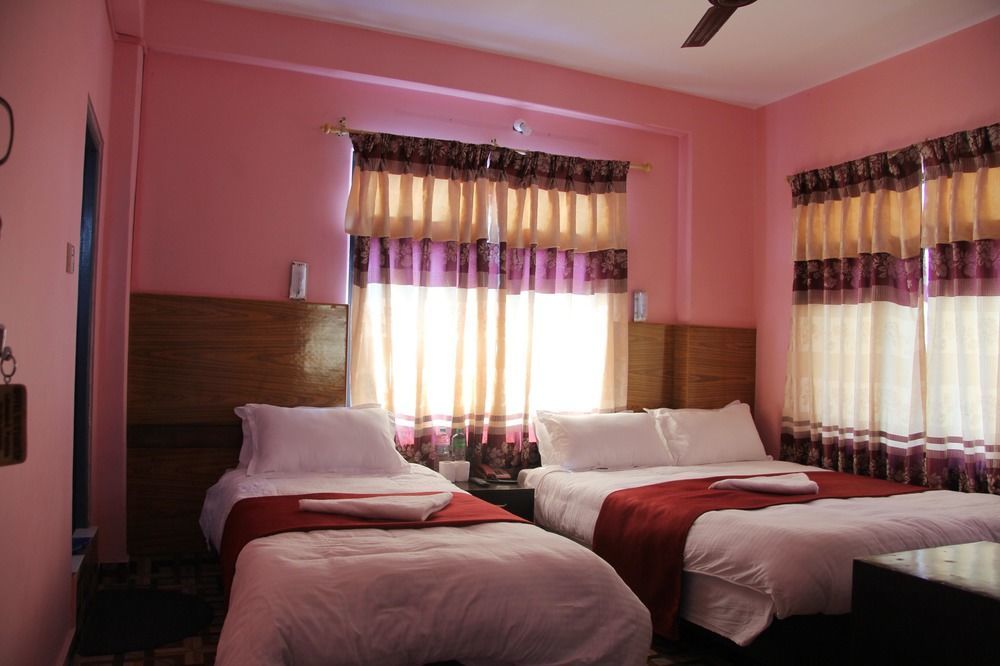 Hotel Buttercup Pokhara Exterior photo