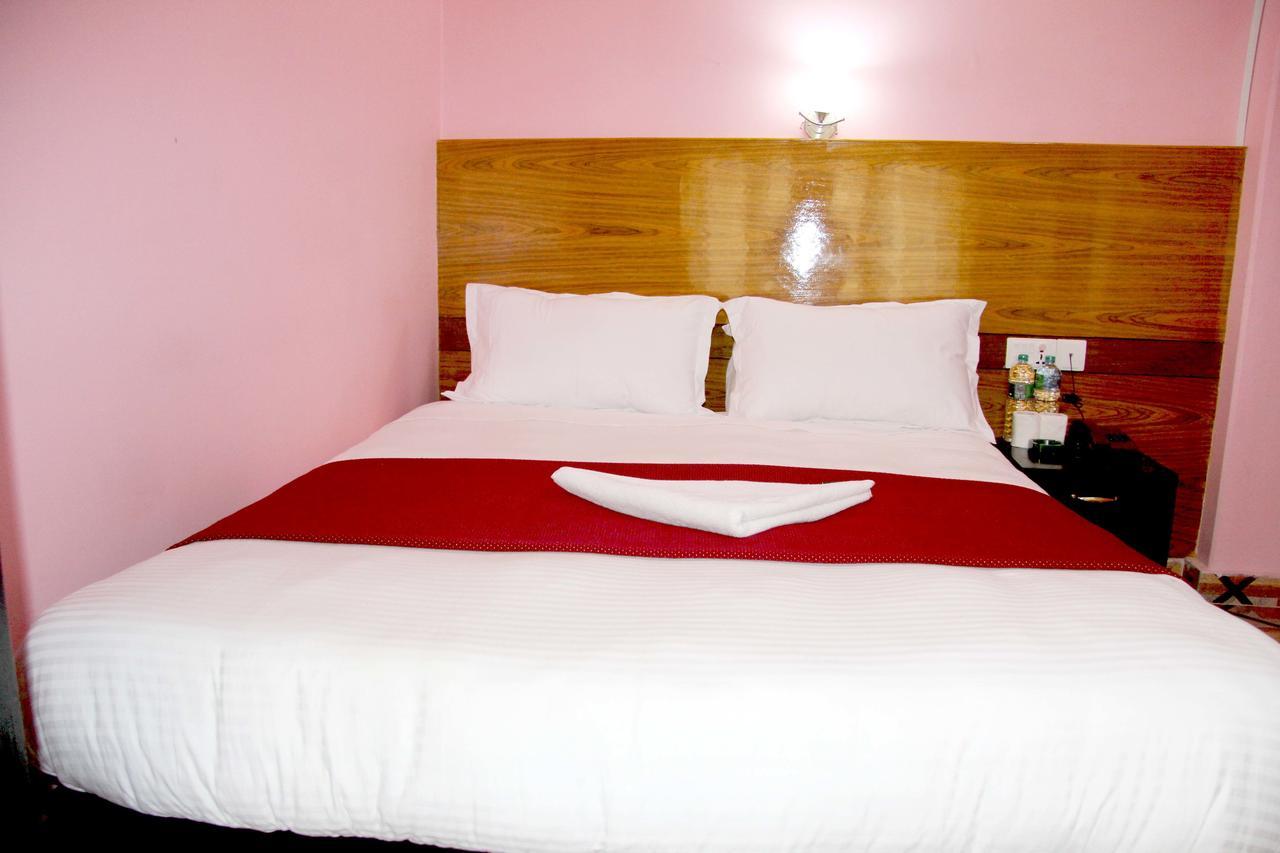 Hotel Buttercup Pokhara Exterior photo