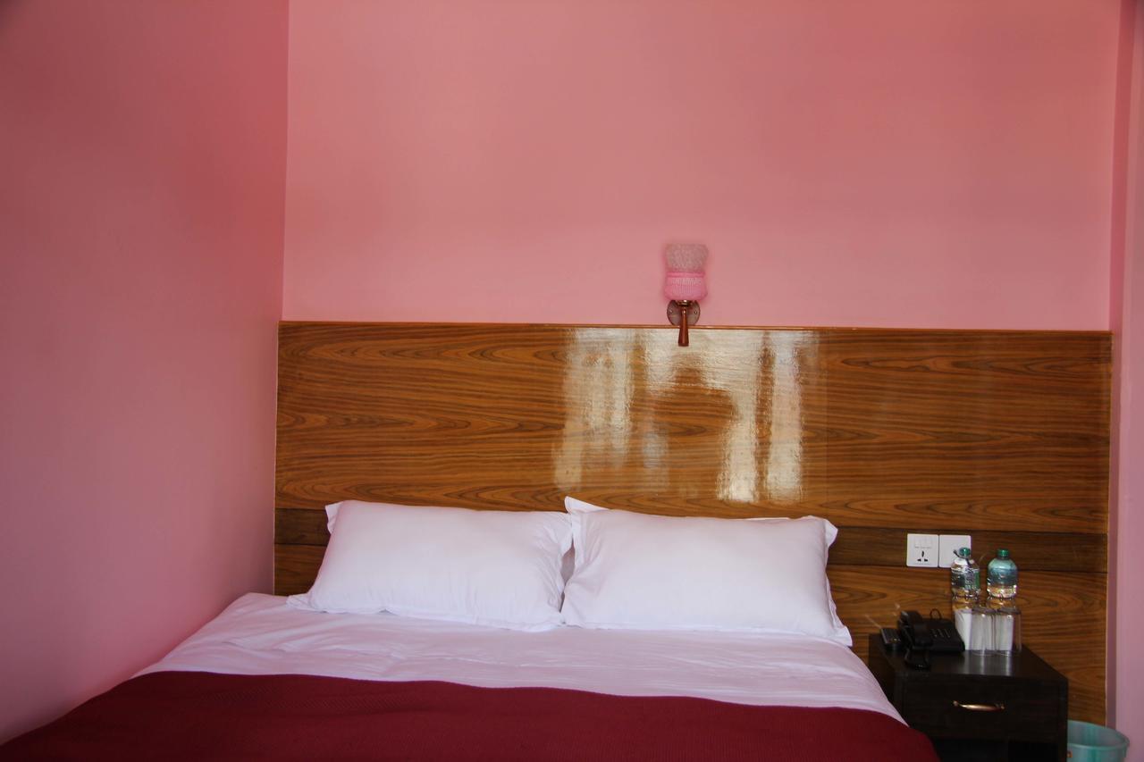 Hotel Buttercup Pokhara Exterior photo
