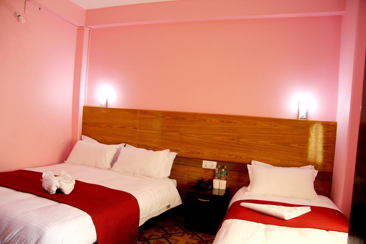 Hotel Buttercup Pokhara Exterior photo