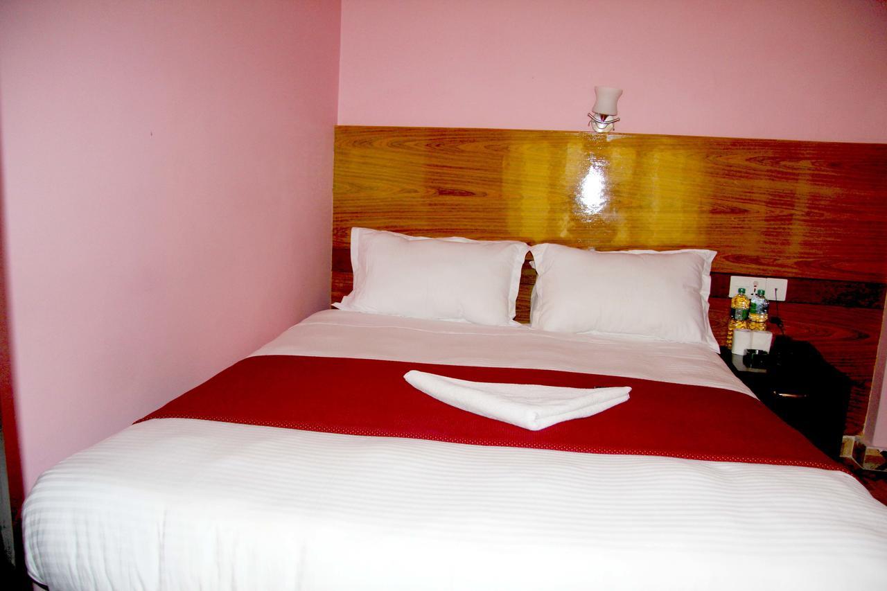 Hotel Buttercup Pokhara Exterior photo