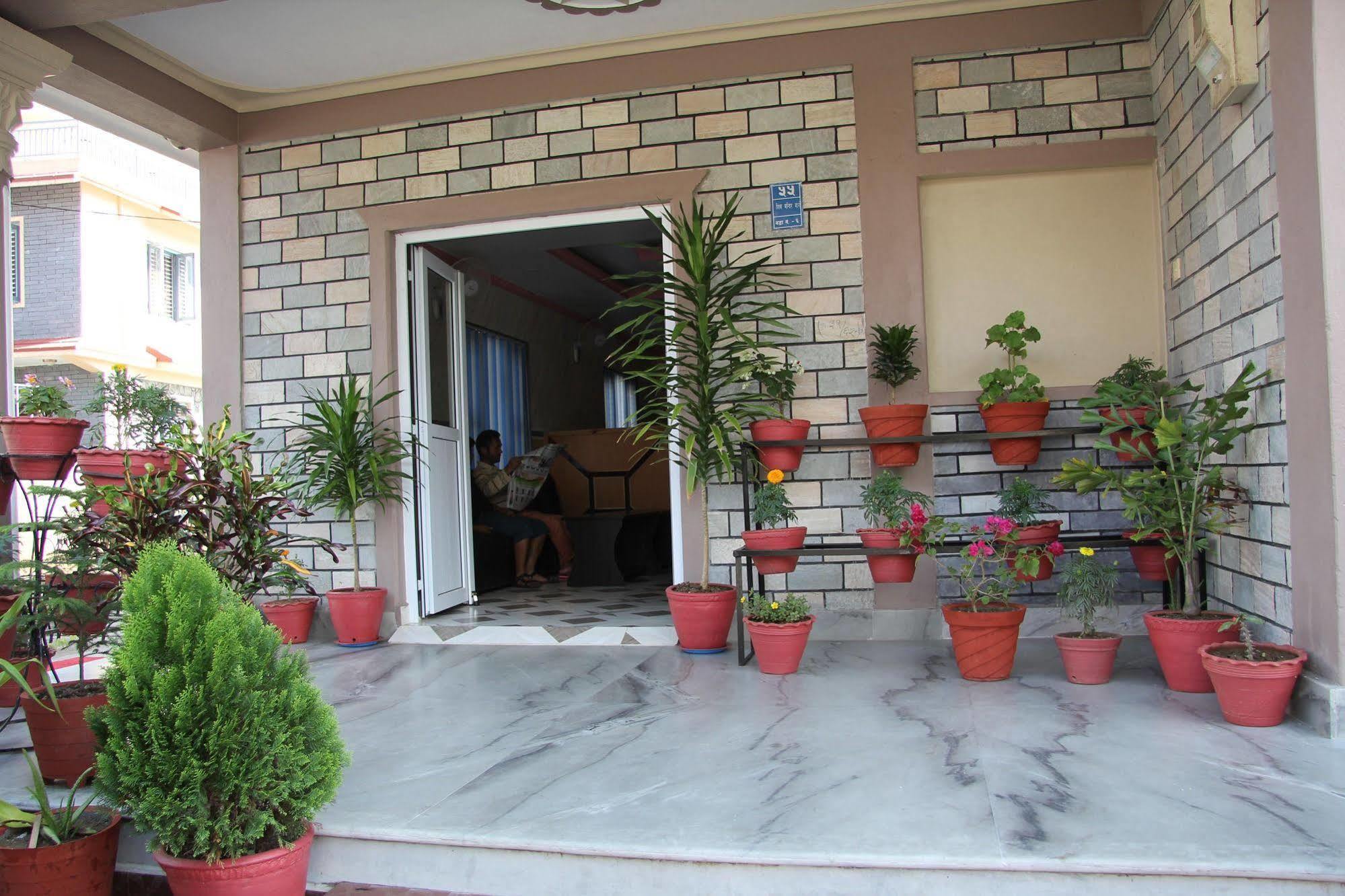 Hotel Buttercup Pokhara Exterior photo