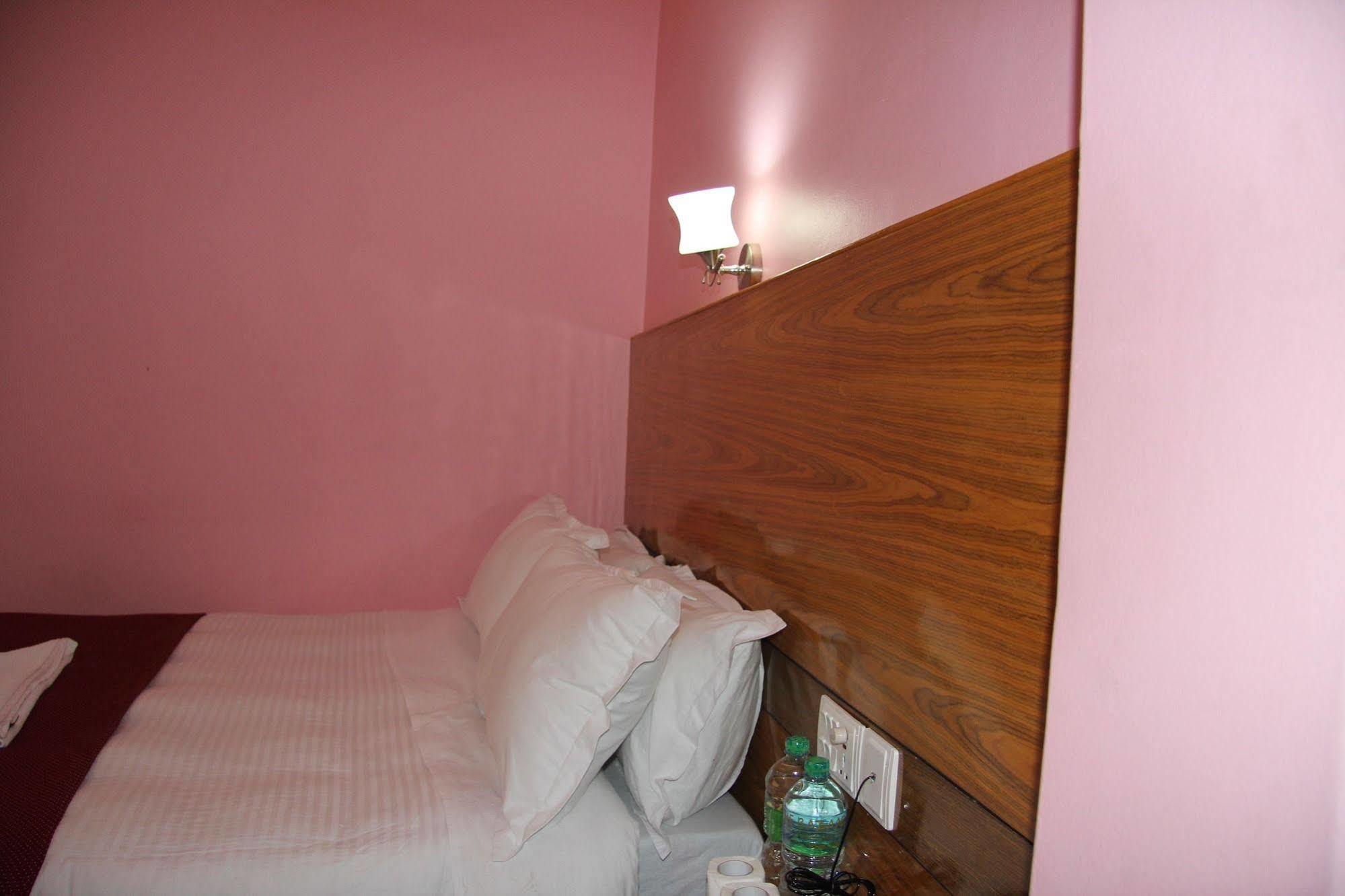 Hotel Buttercup Pokhara Exterior photo