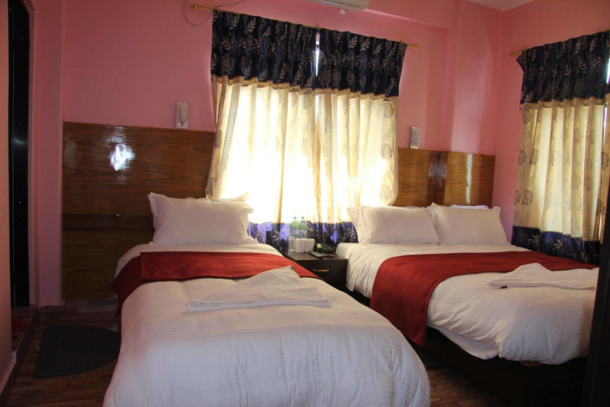 Hotel Buttercup Pokhara Exterior photo