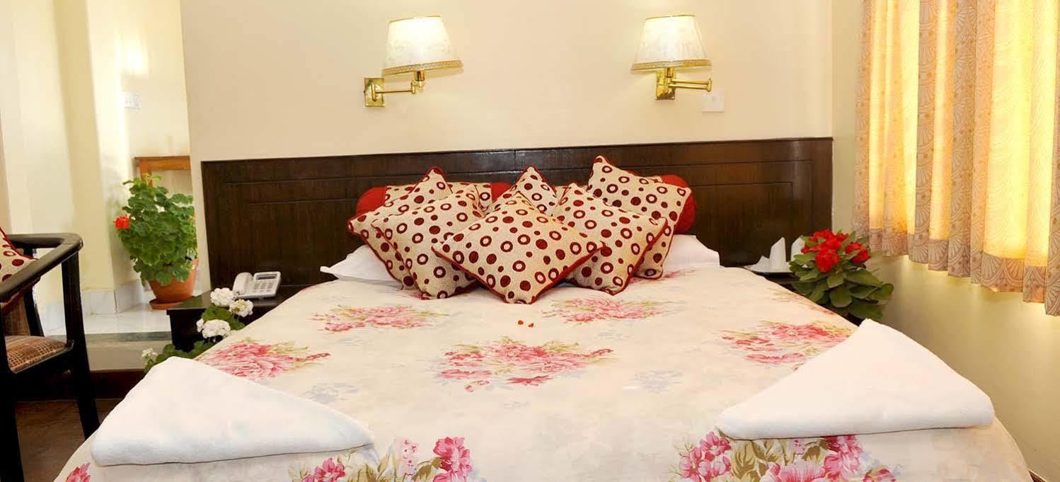 Hotel Buttercup Pokhara Exterior photo