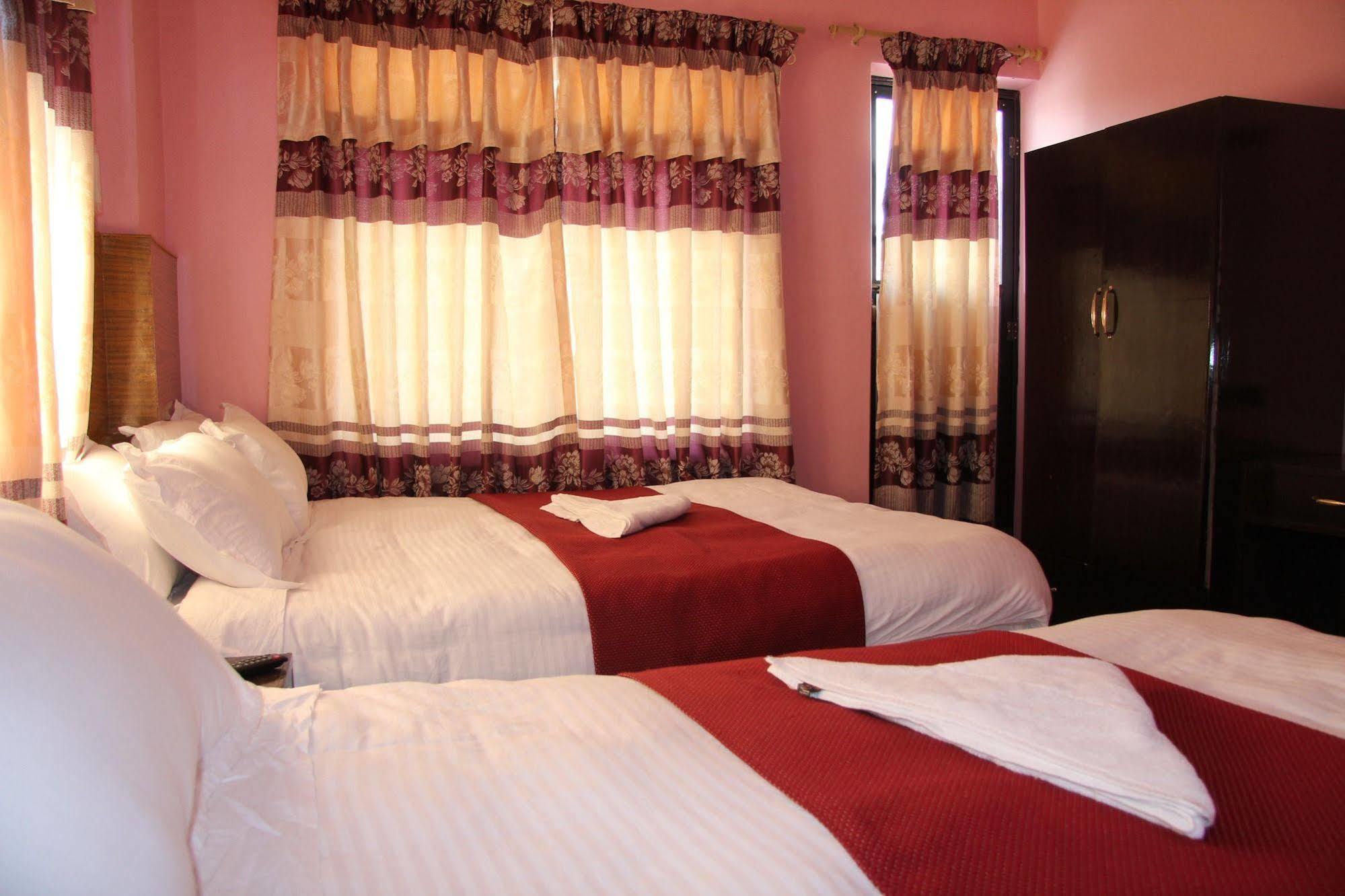 Hotel Buttercup Pokhara Exterior photo