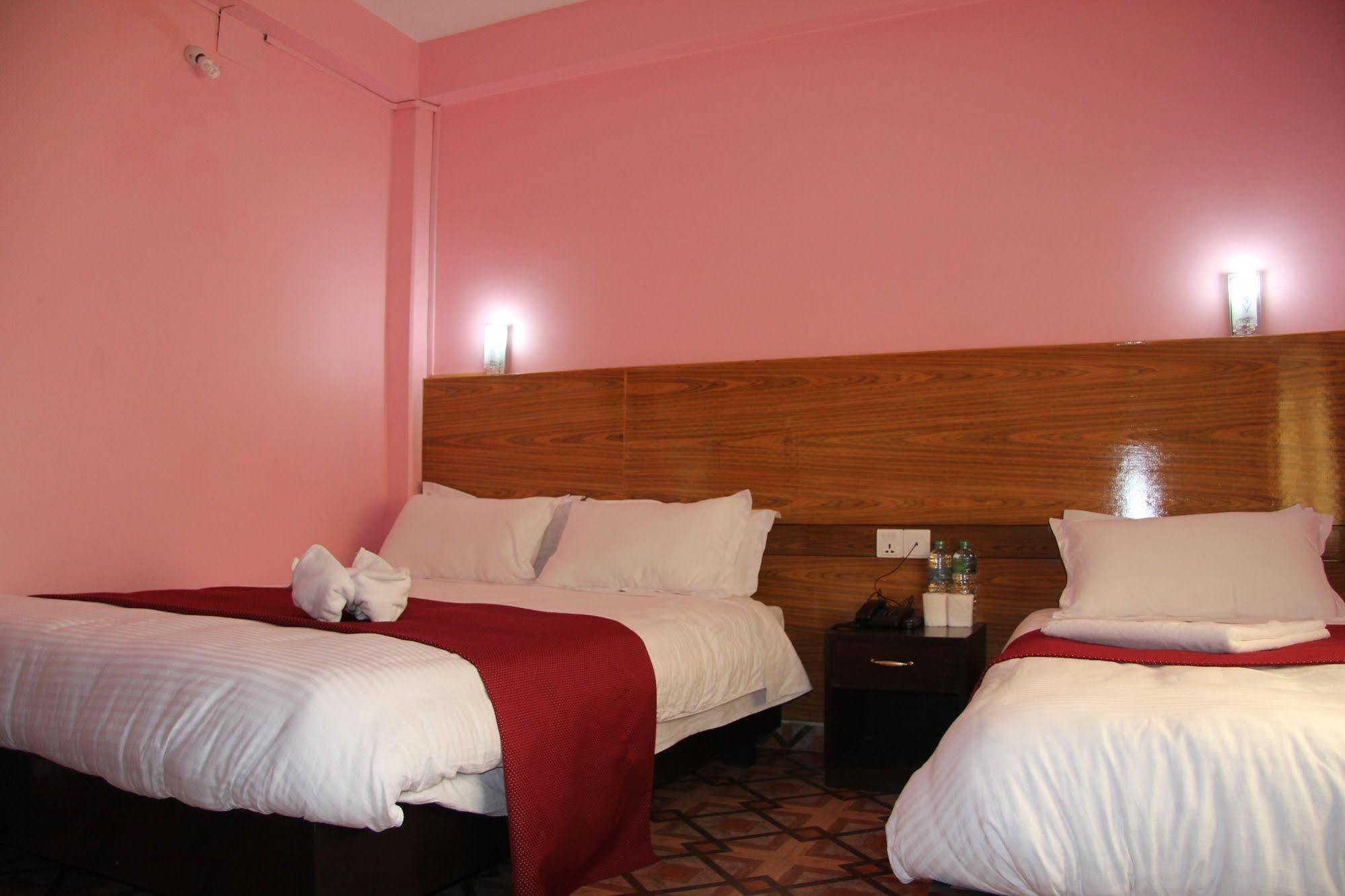Hotel Buttercup Pokhara Exterior photo