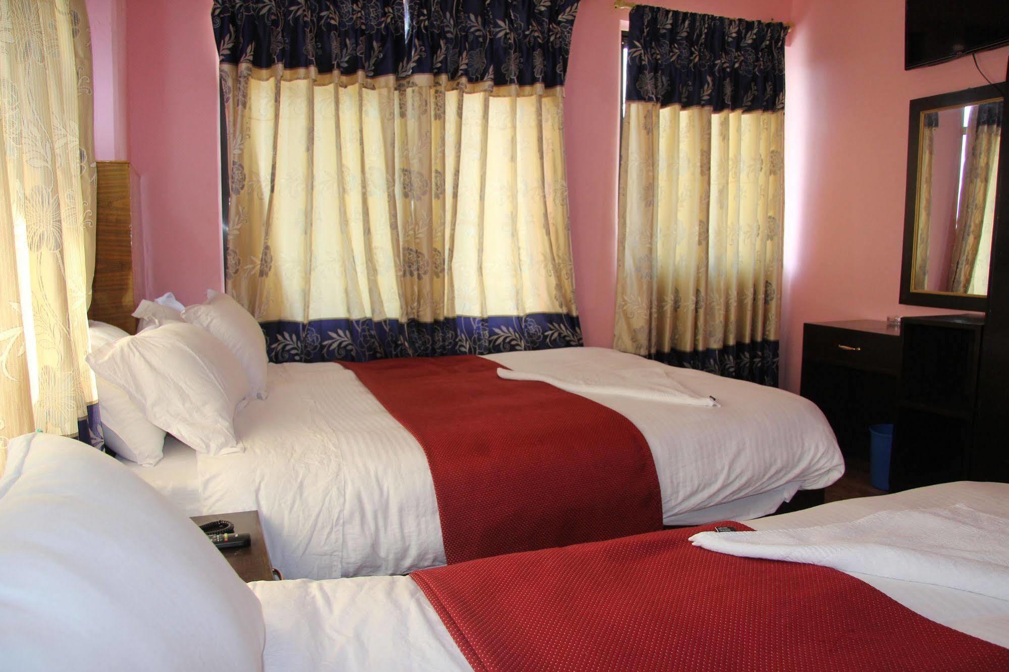 Hotel Buttercup Pokhara Exterior photo