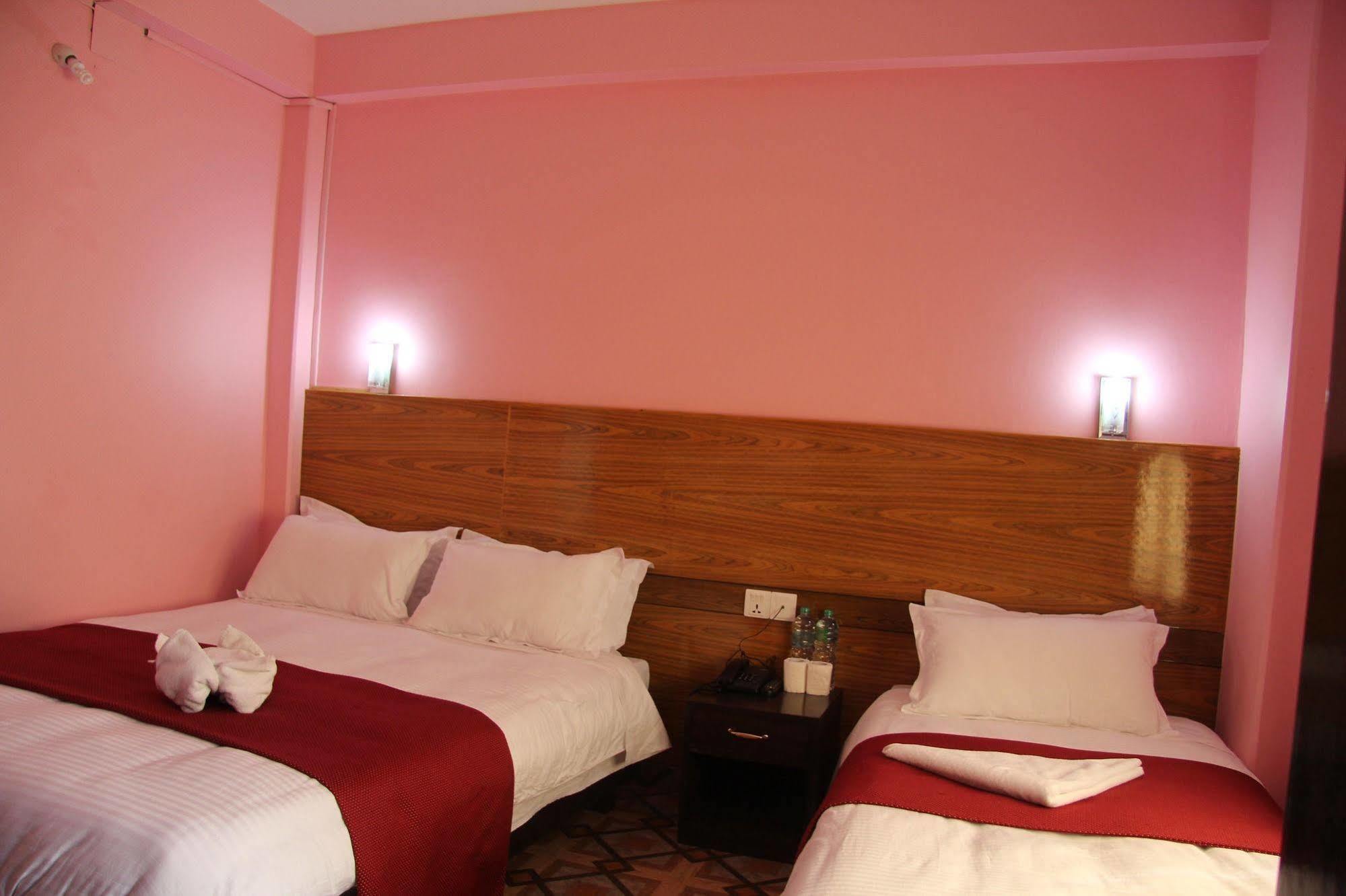 Hotel Buttercup Pokhara Exterior photo