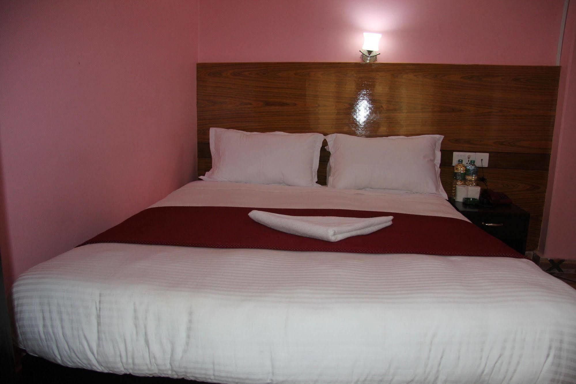 Hotel Buttercup Pokhara Exterior photo