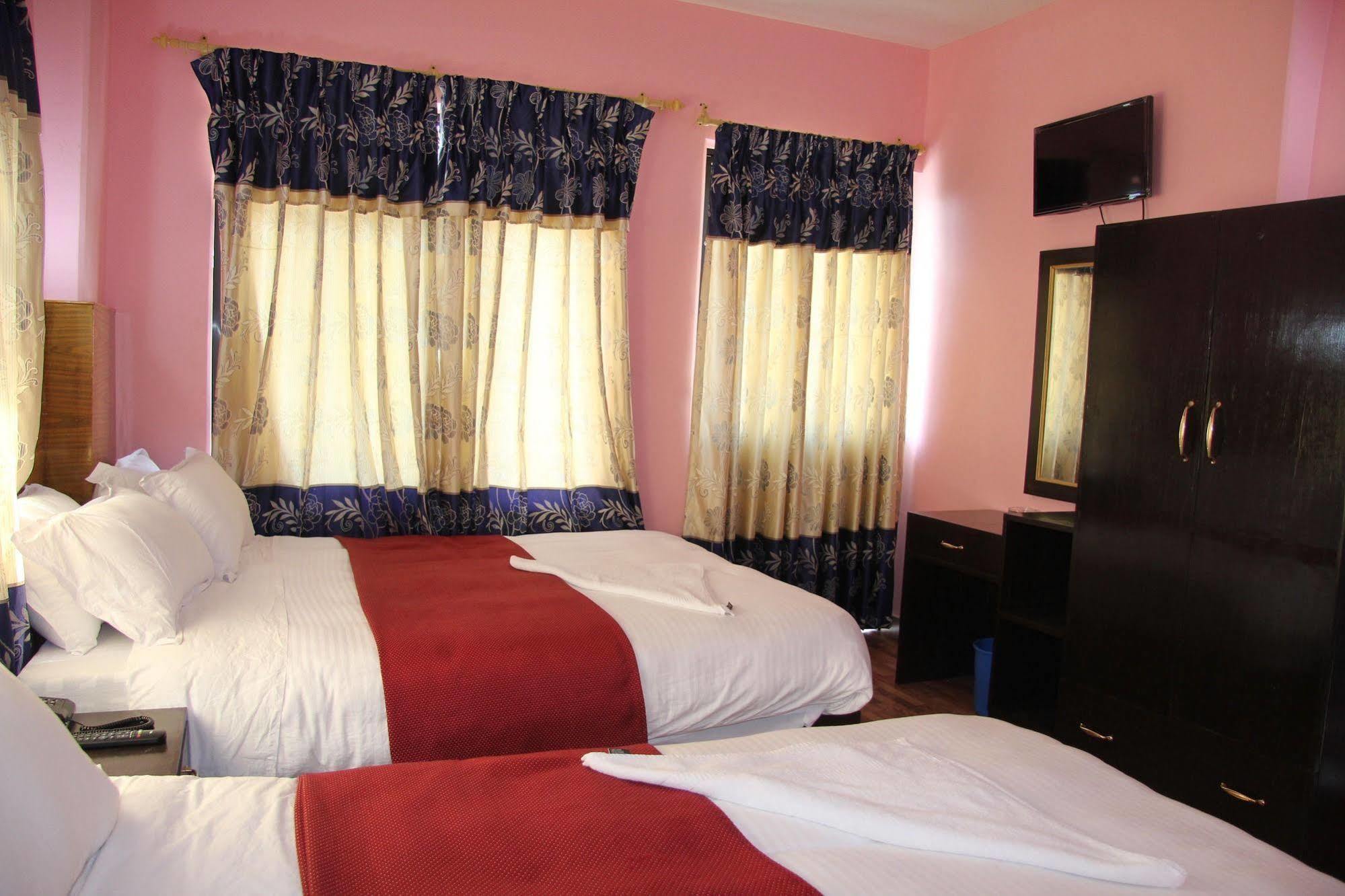 Hotel Buttercup Pokhara Exterior photo