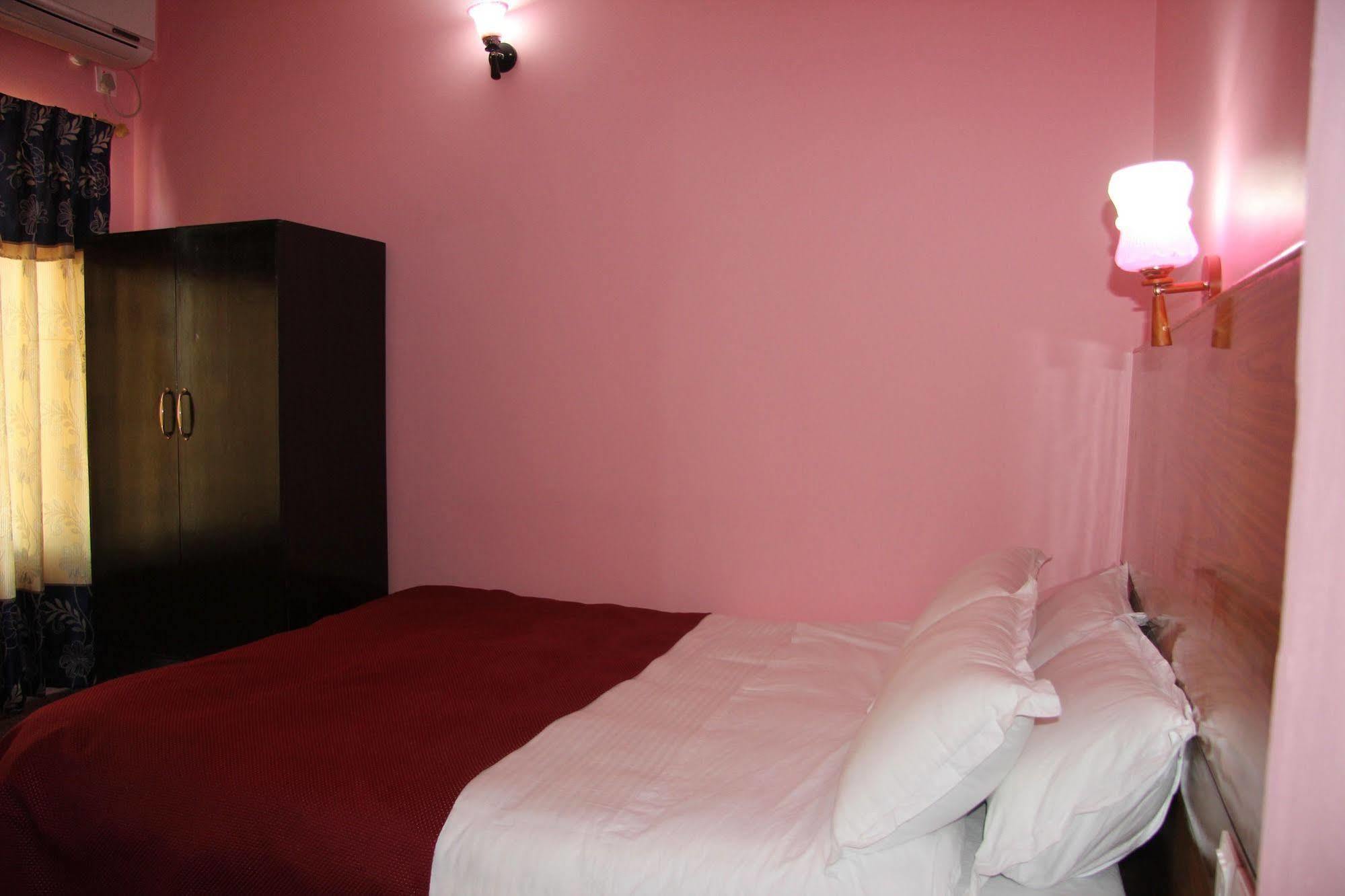 Hotel Buttercup Pokhara Exterior photo