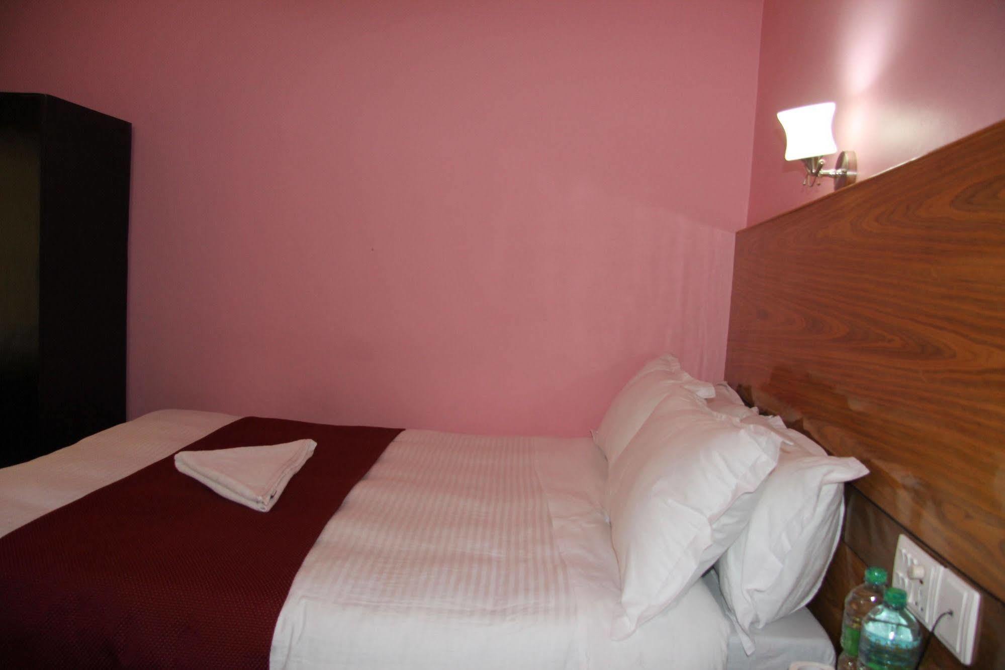 Hotel Buttercup Pokhara Exterior photo